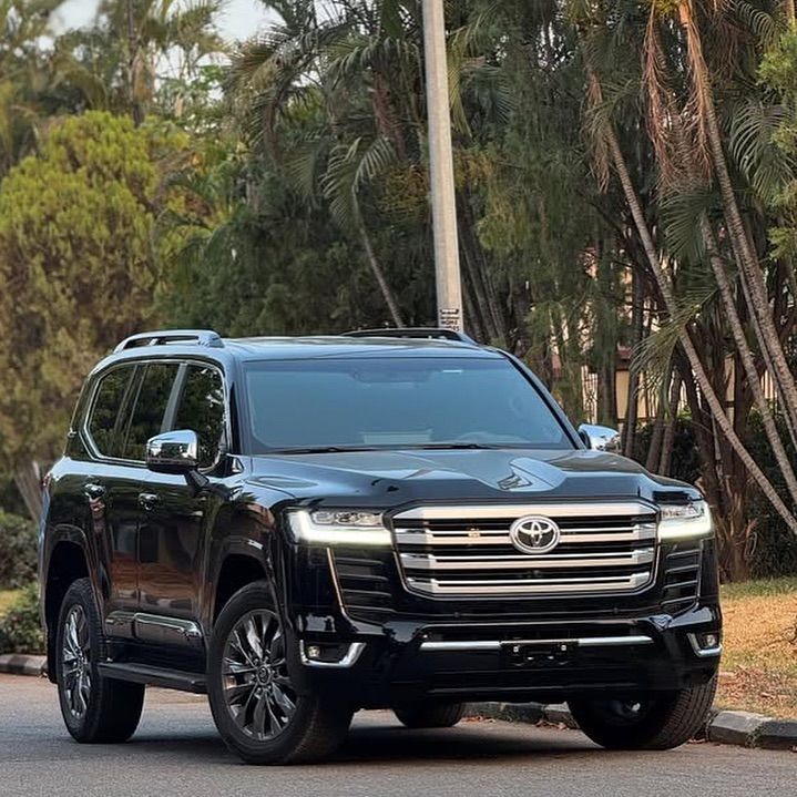Toyota Land Cruiser 300